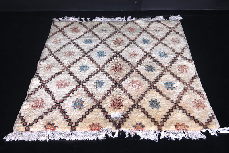 Moroccan trellis Rug 4.3 X 5.2 Feet