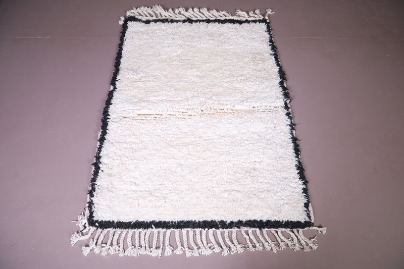 White beniourain rug 3.3 X 4.8 Feet