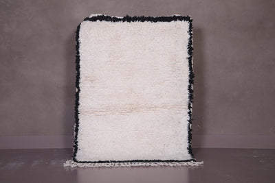 White beniourain rug 3.3 X 4.8 Feet