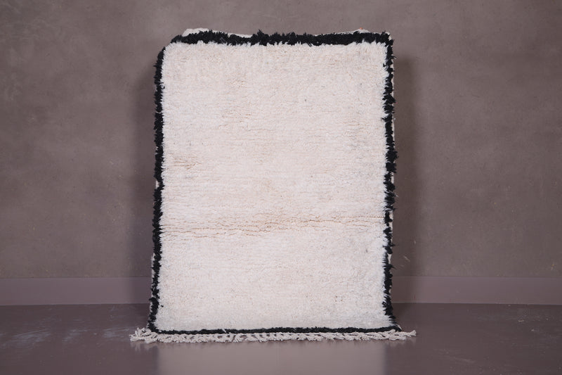 White beniourain rug 3.3 X 4.8 Feet