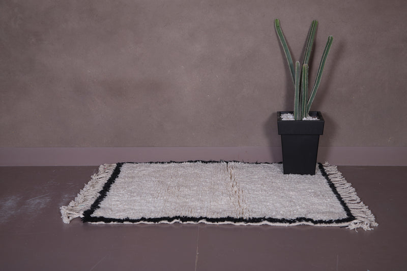 White beniourain rug 3.3 X 4.8 Feet