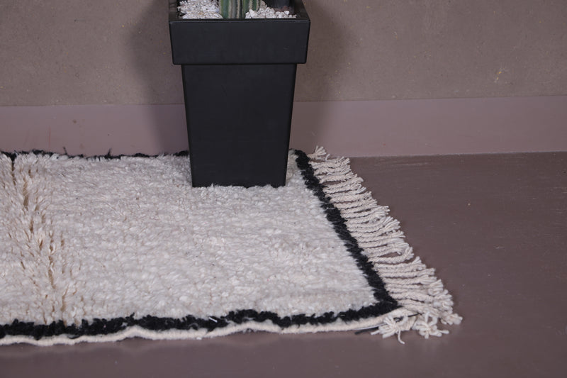 White beniourain rug 3.3 X 4.8 Feet