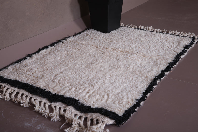 White beniourain rug 3.3 X 4.8 Feet