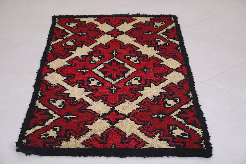 Hand woven moroccan rug 2.7 x 5.7 Feet