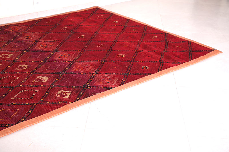 Moroccan rug 5.7 FT X 8.2 FT