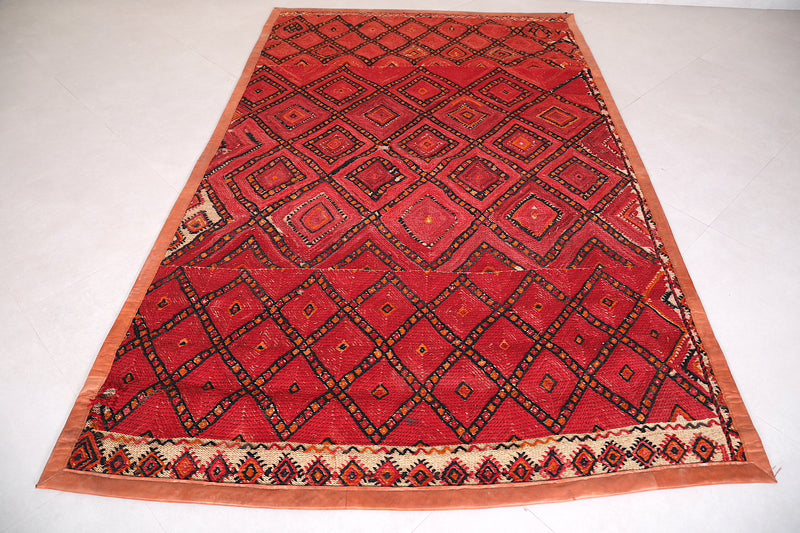 Moroccan rug 5.3 FT X 8.8 FT