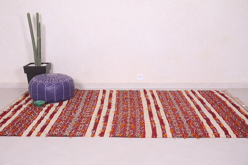 Handwoven Moroccan rug 5.5 FT X 8.9 FT