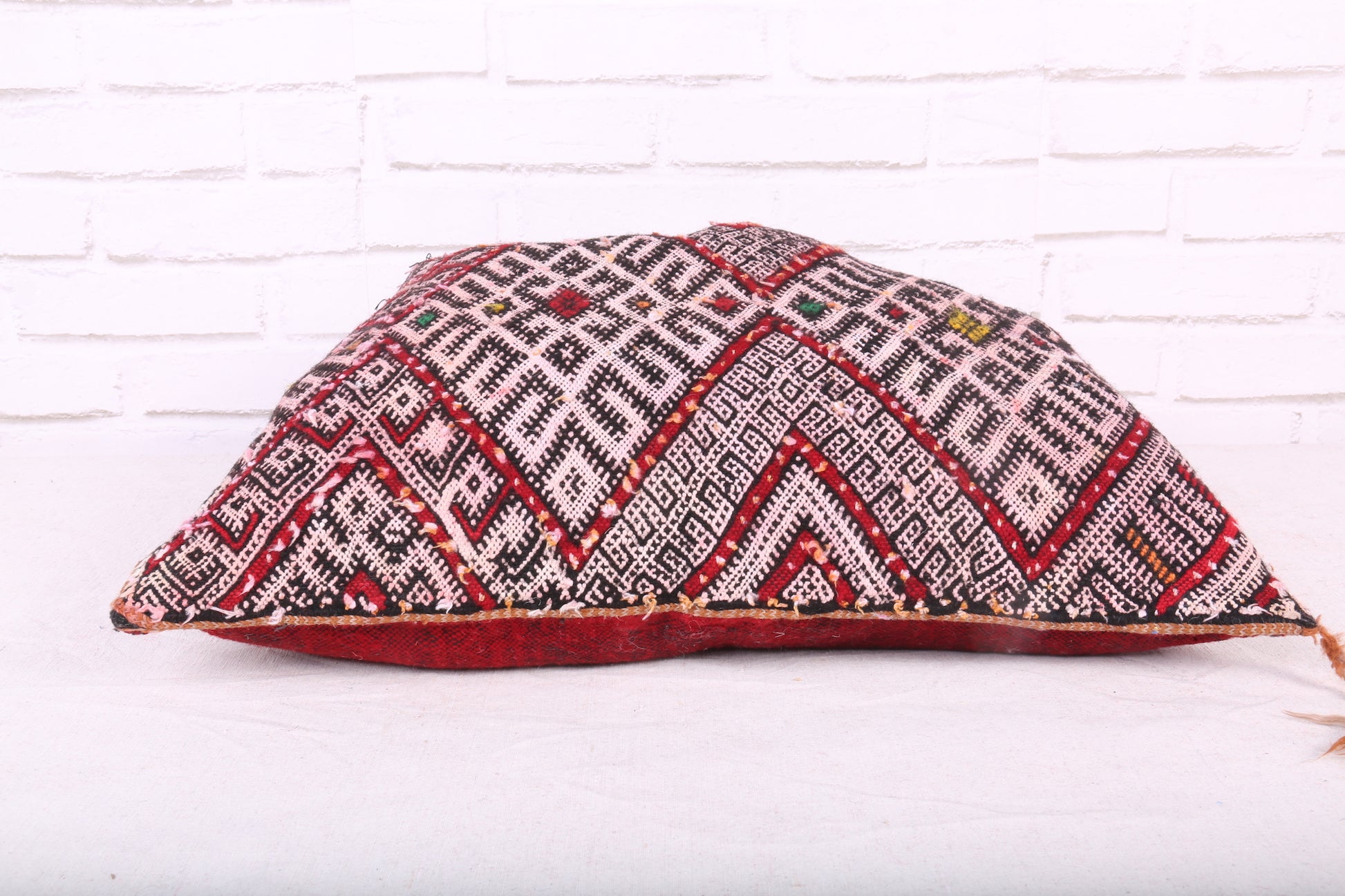 Berber cushion # Coussin kilim brodé REF B1 with filling type Cushions  kilim with embroidery 90cm x 50cm.